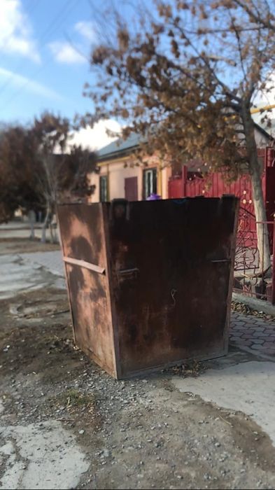 Мусорный контейнер