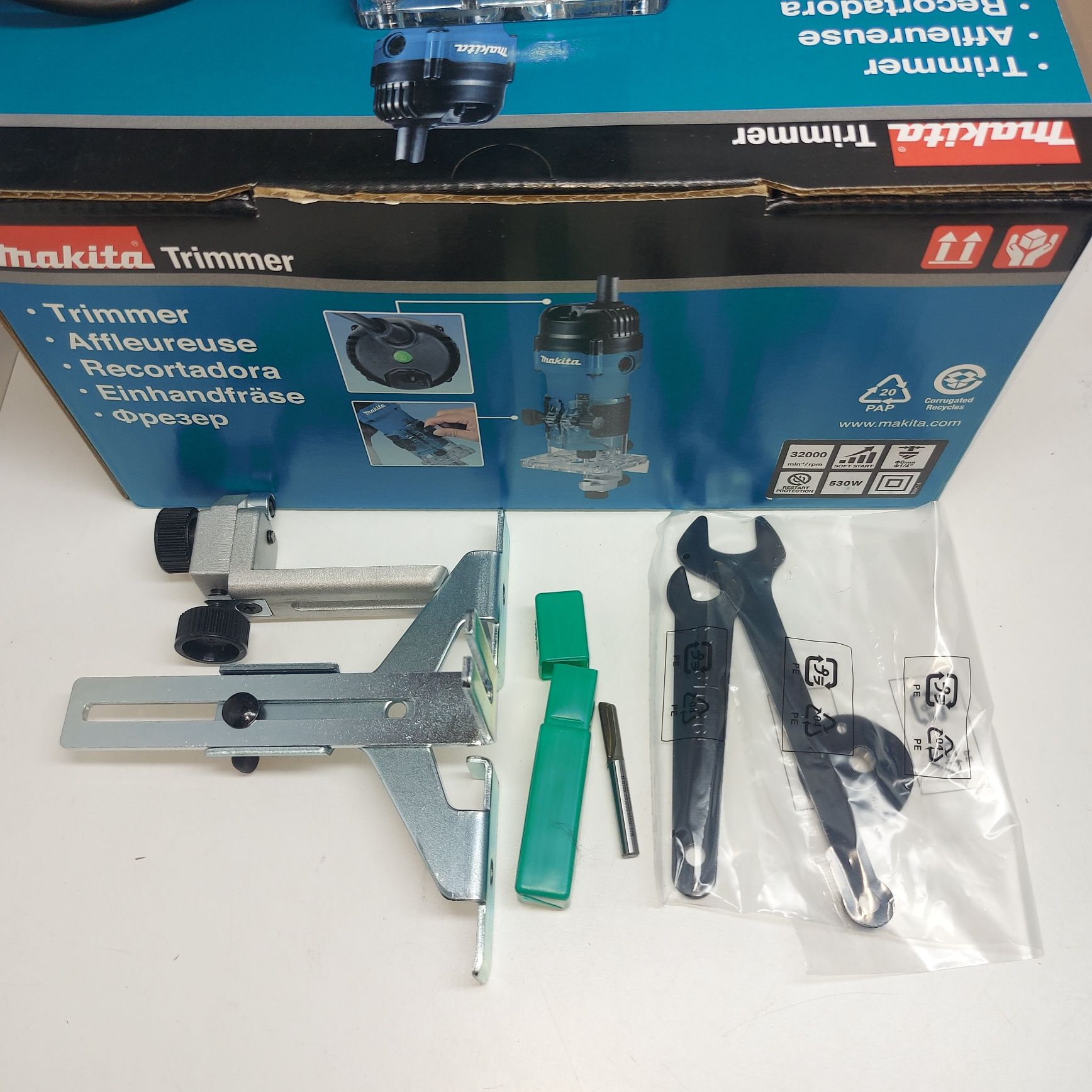 Оберфреза Makita 3711 530W 6мм