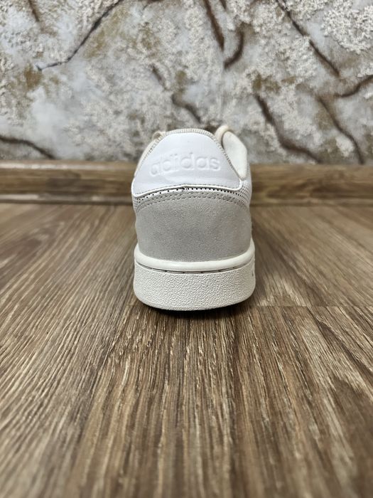 Обувки Adidas бели