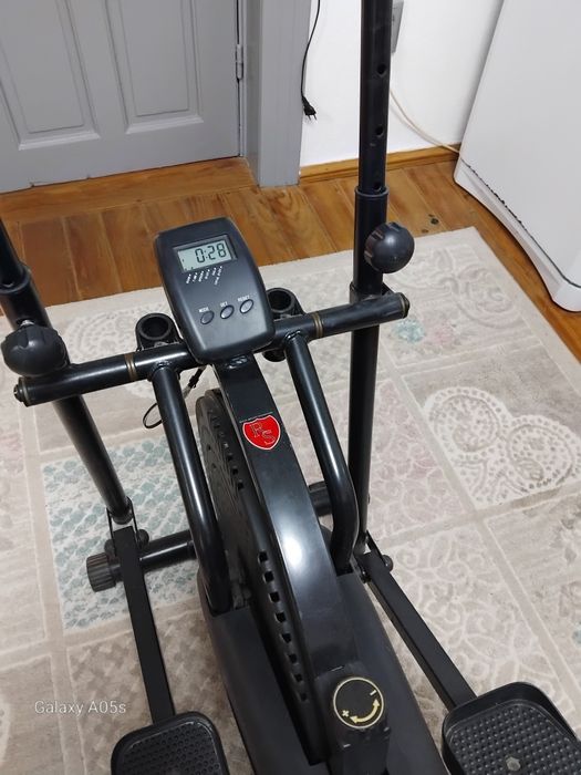 Bicicletă eliptică