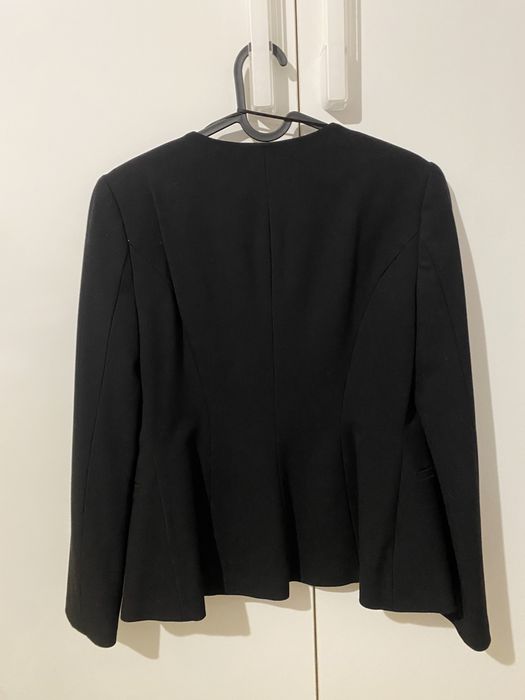 Дамско черно сако на марката ADL