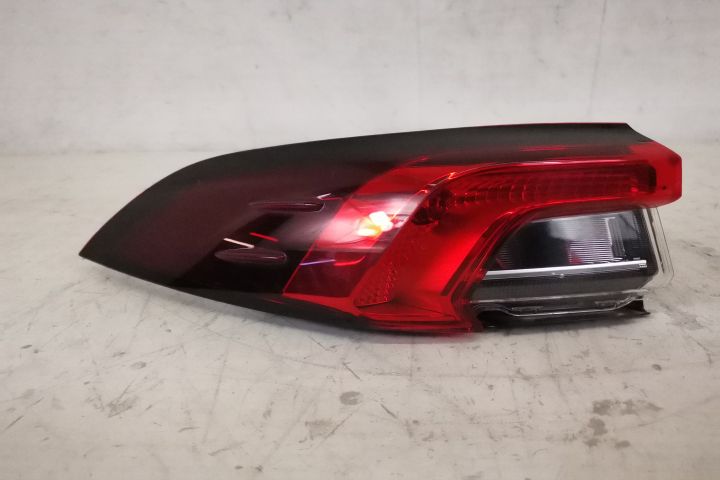 Стоп Десен Преден Оригинален Led В Добро Състояние Toyota Корола / Toy