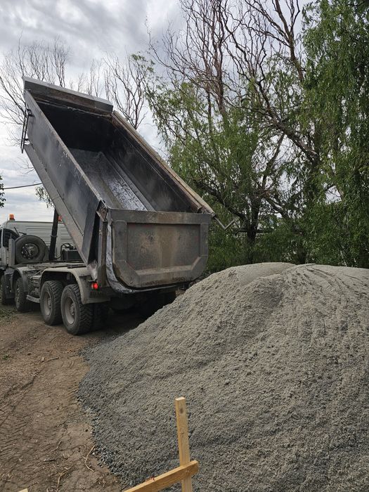 Nisip, pietris, balastru, frezat de asfalt, pamant negru, moloz