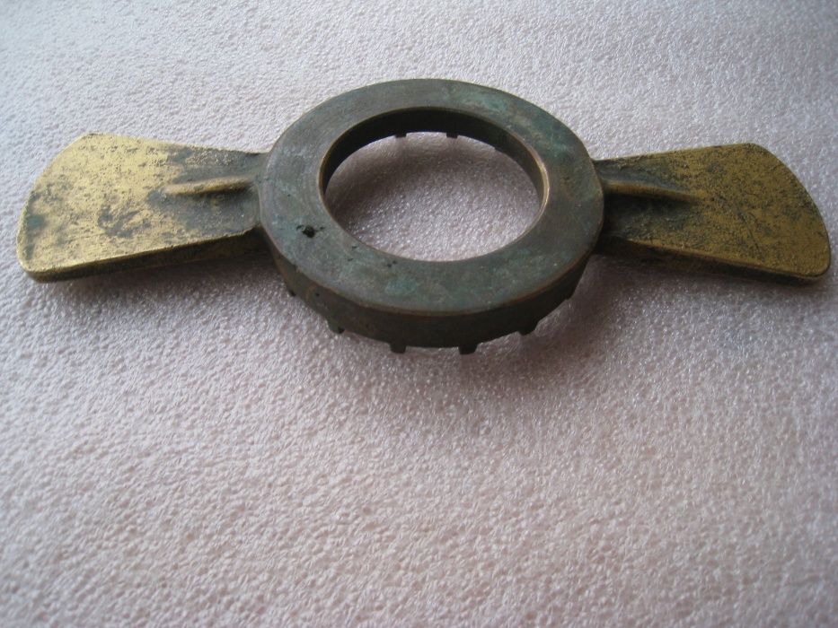 Антикварна бронзова немска затварачка за буркани 1930г