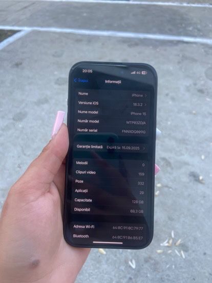 Vând iphone 15 nou