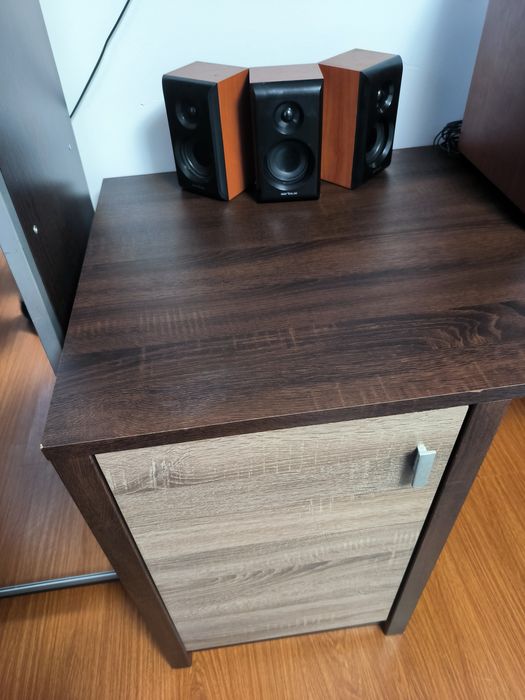 Vând birou și Măsuță de televizor