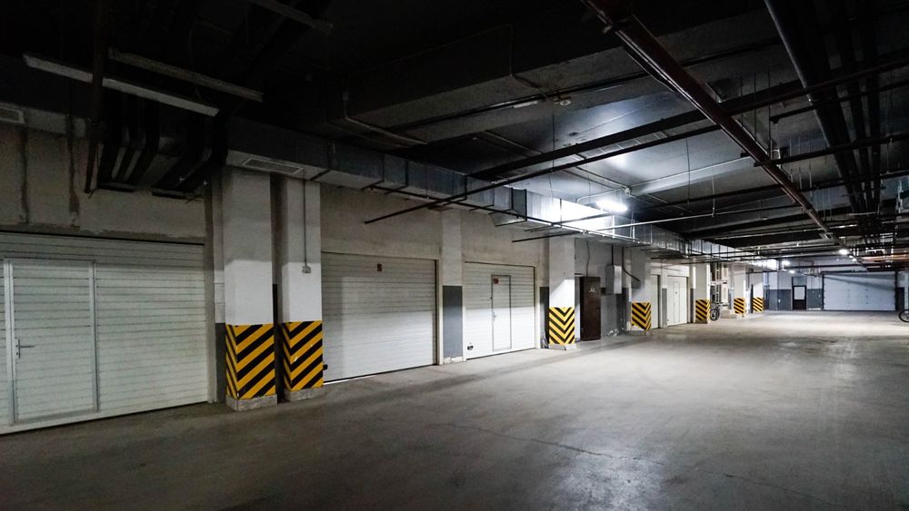 Продам бокс 55 кв.м левый берег