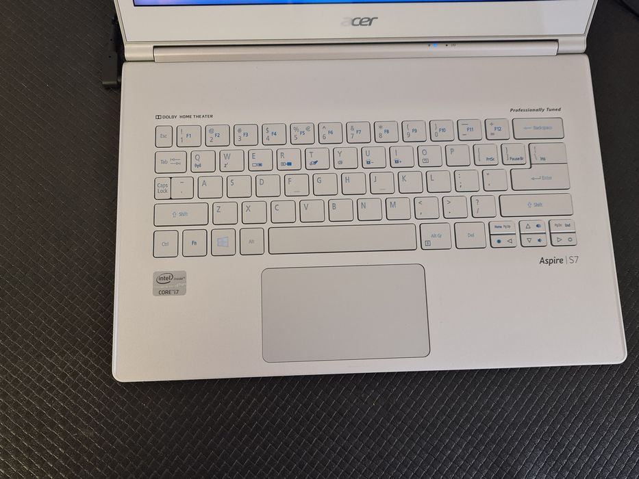 Laptop Acer S7 i7/4g ram/256ssd touchscreen