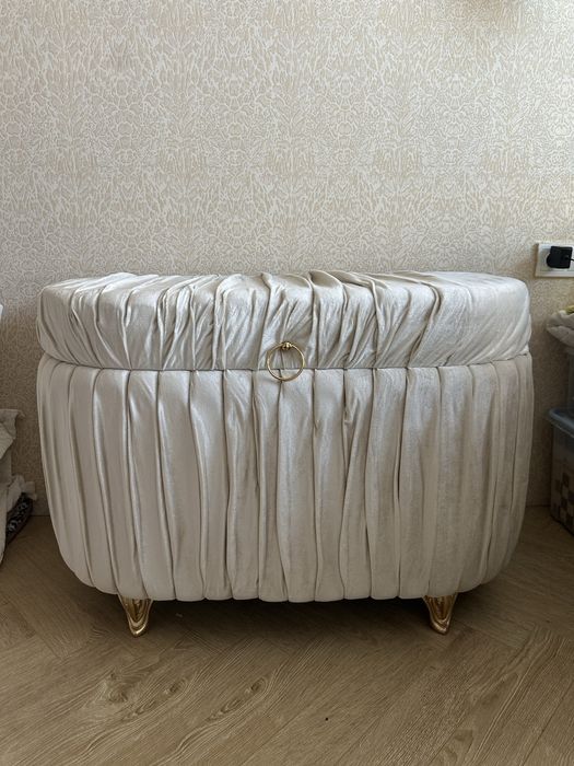 Продам сандык из велюра.