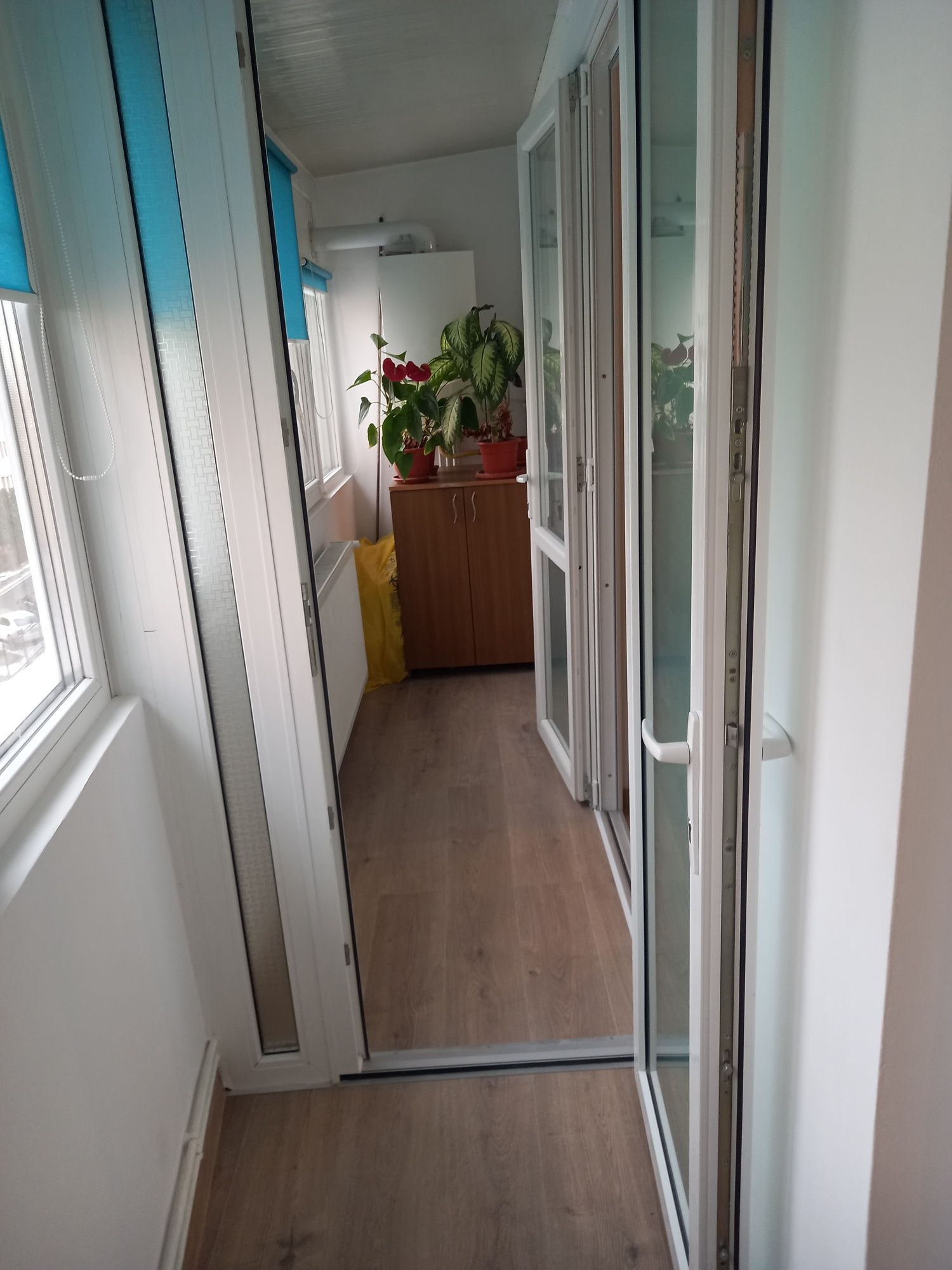 Inchiriez apart.2 camere DECOMANDAT - CENTRUL CIVIC