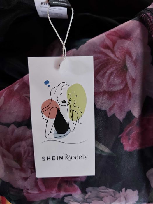 Rochie midi cu motive florale, nouă cu etichetă.