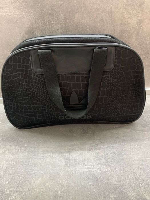 Чисто нова чанта Adidas