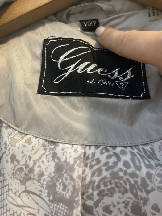 Яке с качулка Guess