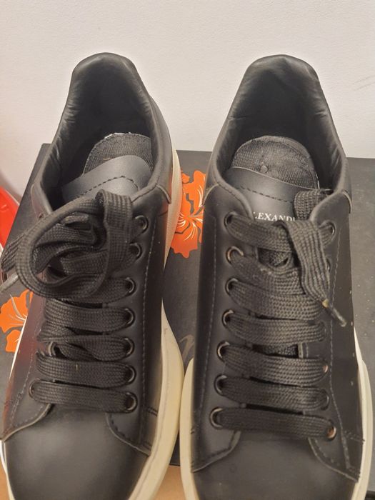 Vând adidași damă