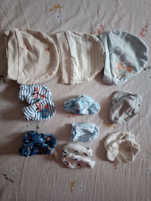 Шапчици и ръкавички за новородено