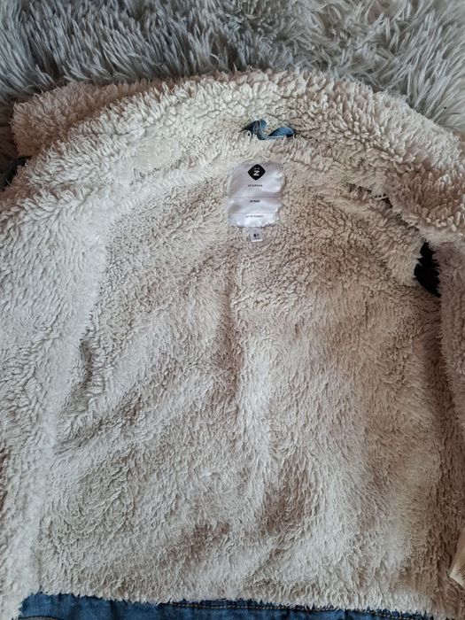 Джинсовая куртка на меху на 8-9 лет