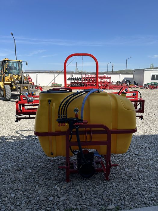 Instalatie erbicidat 600 l cu rampa de 12 m si diuza tripla