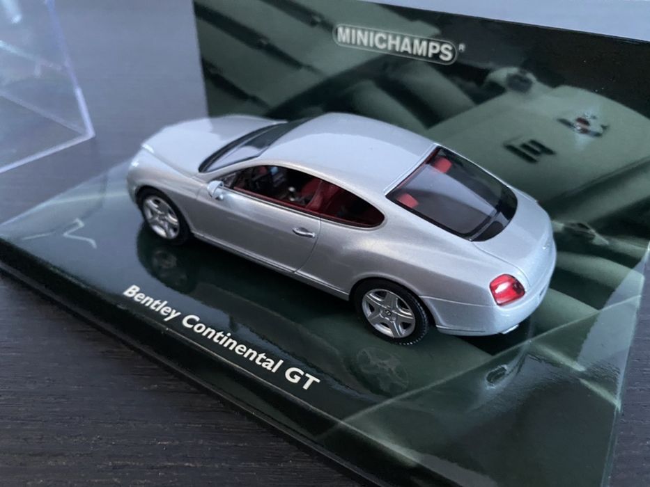 Модел на Bentley 1:43 Minichamps
