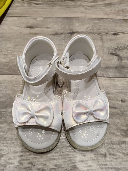 Продам сандалии на девочку