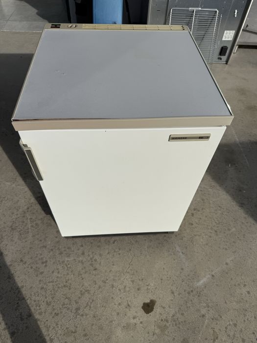 Малък фризер 4 чекмеджета Siemens