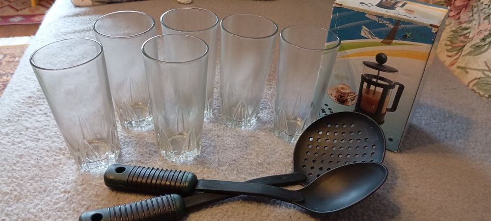 Pahare, infuzor, palete bucatarie