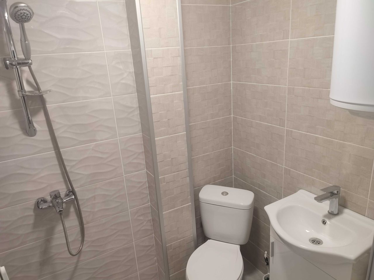 Продава се Двустаен апартамент в Търговище, Център - 44 кв.м за 1797 €/кв.м - Снимка #6