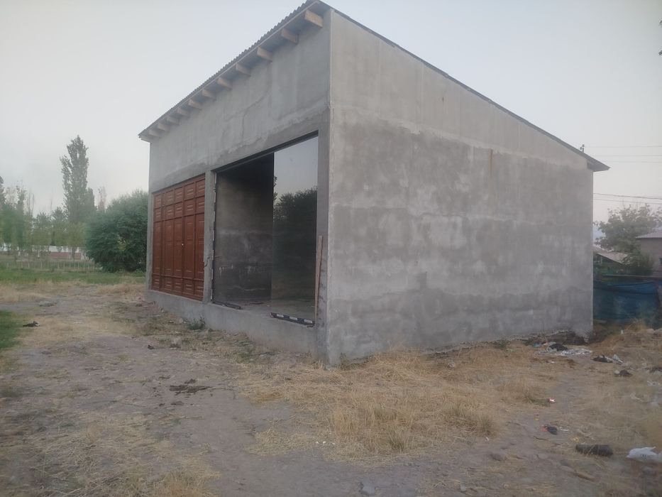 Охангарон тумани Охунбобоев маҳалласида автосервис сотилади