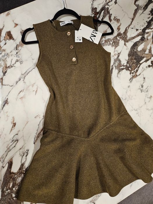 Zara рокля с етекет