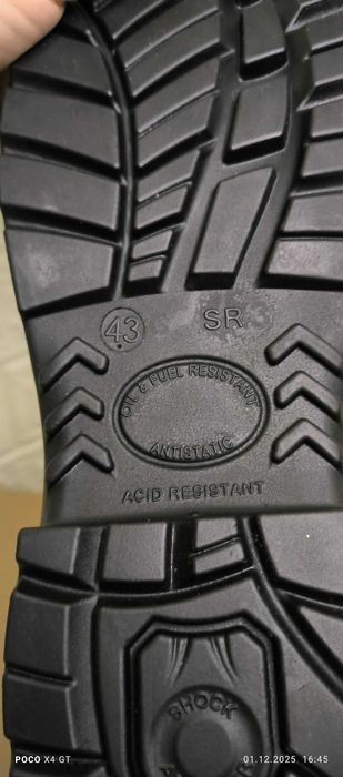 Продавам чисто нови кубинки номер 42 и 43