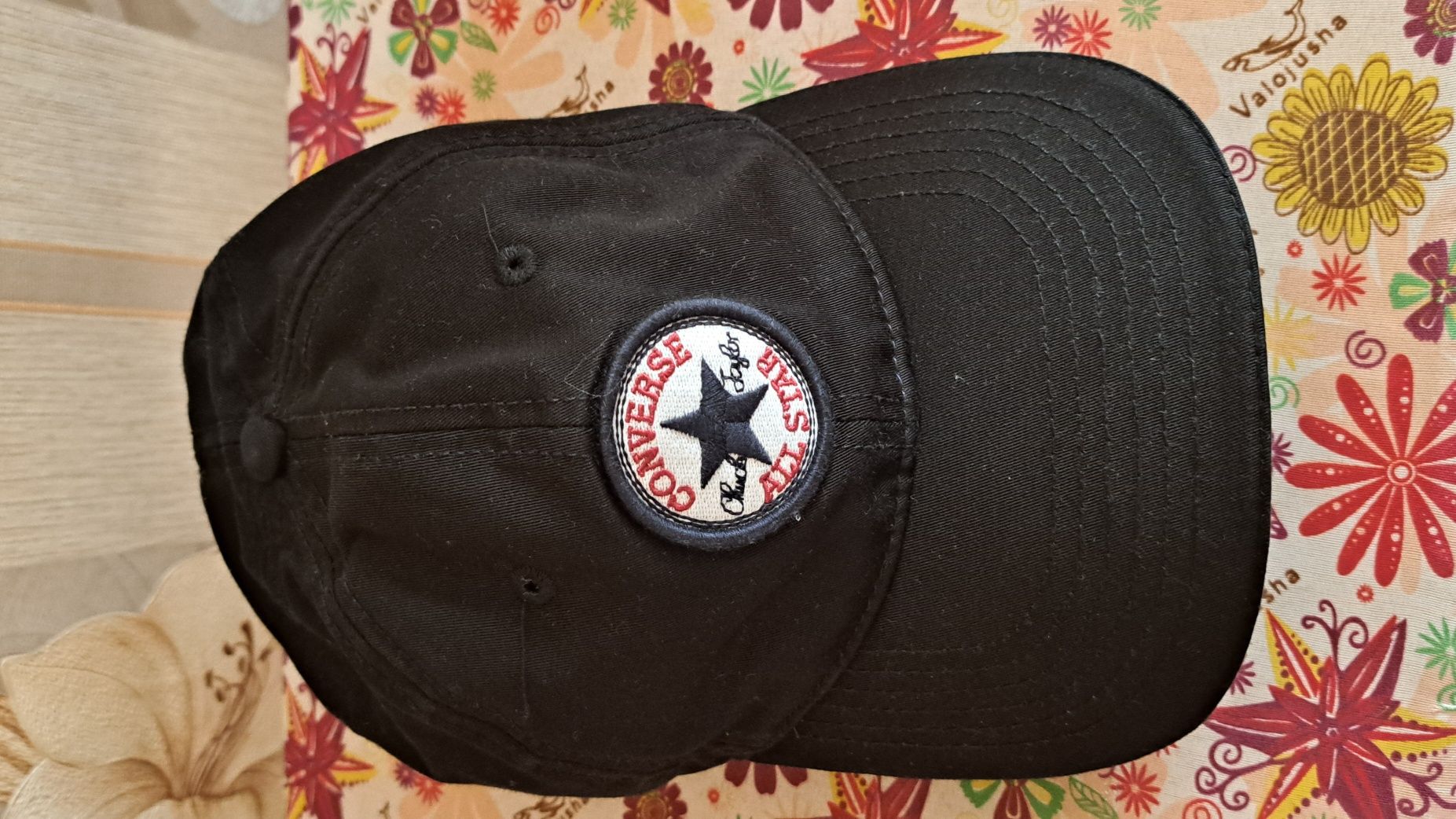 Кепка, продам новую черную кепку Converse.  Подойдет для любого стиля.