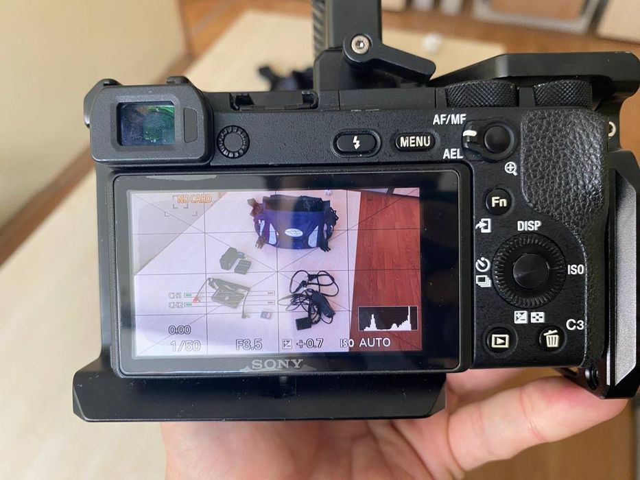Sony a6500 + обектив Sigma 16mm f/1.4 + SmallRig (Full Kit)