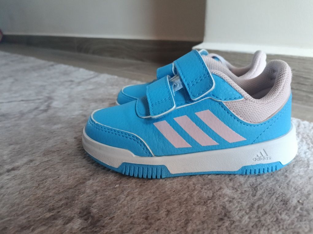 Детски маратонки Adidas за момиче