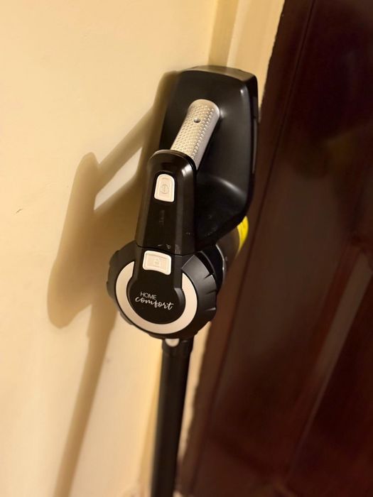 Aspirator Vertical Cu Perie Rotativă Pe Acumultator