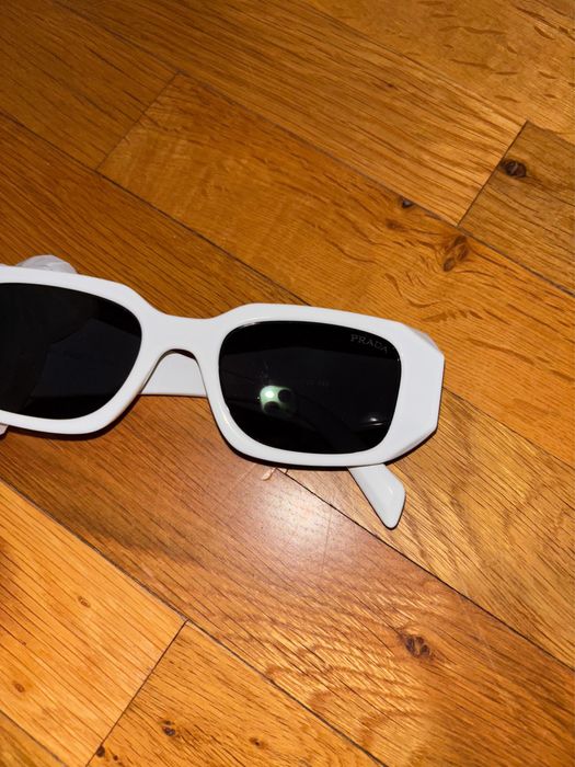 Слънчеви очила Prada 60 лв