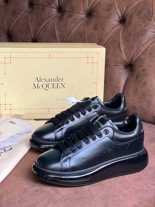 Adidasi Alexander Mcqueen noi!