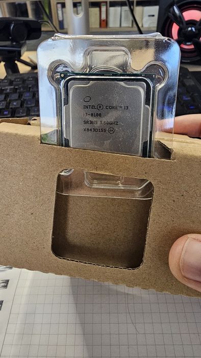 Procesor i3 8100 3.6Ghz Nou