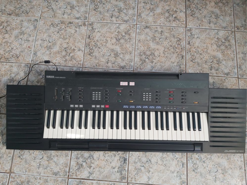 Синтезатор YAMAHA PSR-2500