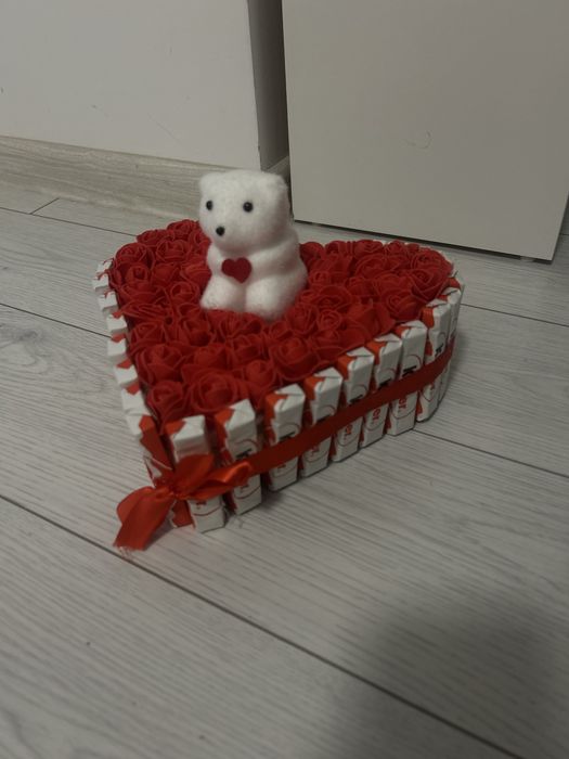 Vand cutii din flori de sapun si dulciuri