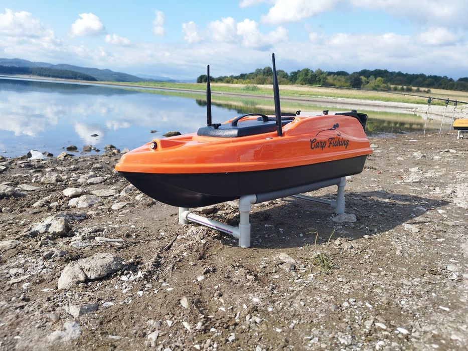 Ново Бърза лодка за захранка със Автопилот