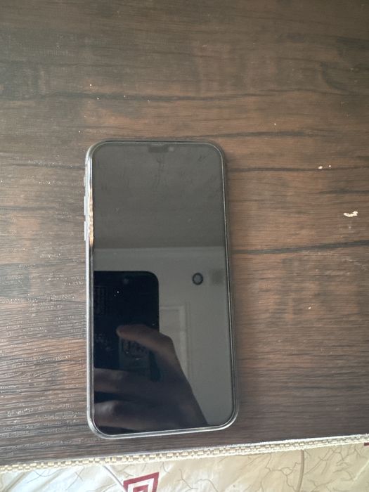 Продам айфон 11