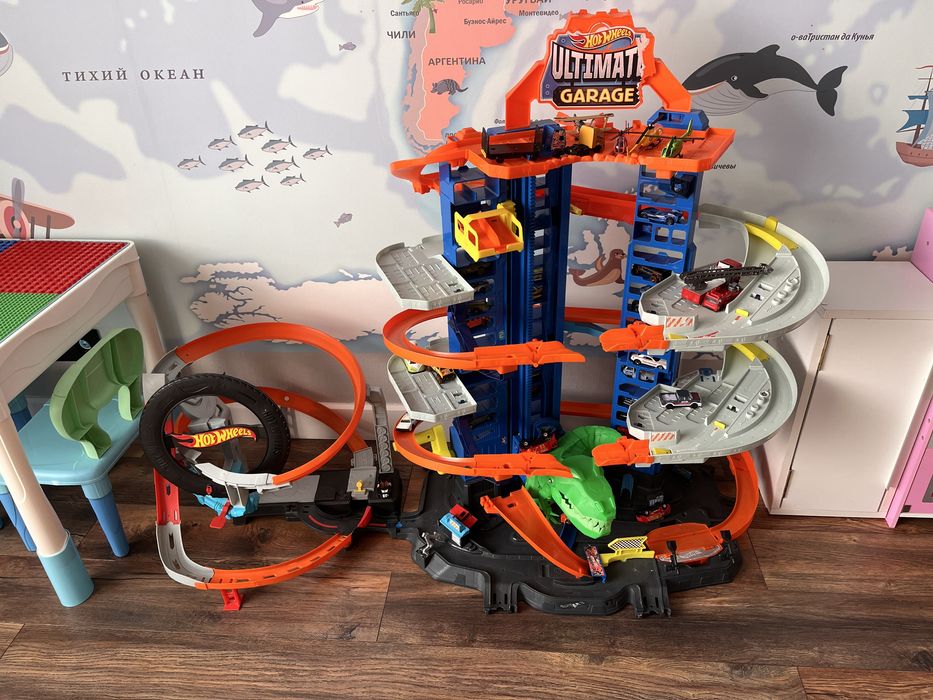 Продам парковку Hotweels