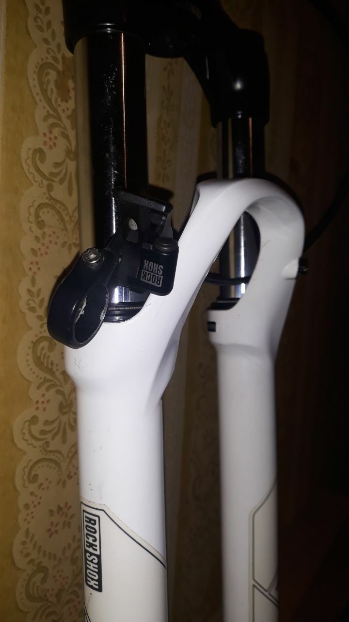 Продам вело вилку ROCK SHOX XC 30 TK (26)