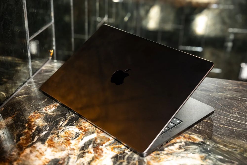 Продам  Macbook 14  Pro M5 16Gb/512 gb
