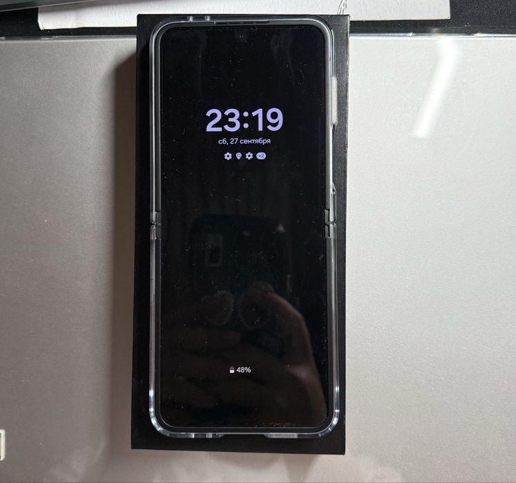 Sasmaung Galaxy Z Flip6