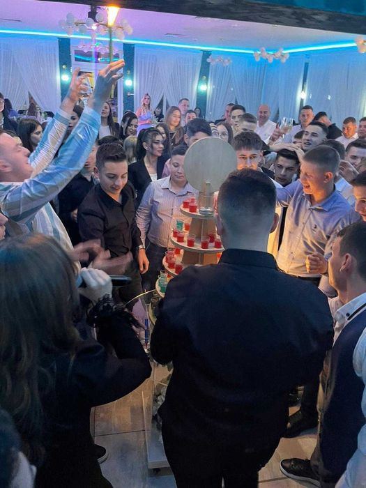 Boooom! 
De inchiriat tort de shoturi pentru super evenimente !