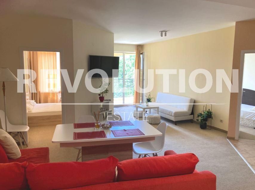 Тристаен апартамент в района на к.к Златни пясъци!