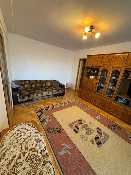 Vand apartament 3 camere Huedin