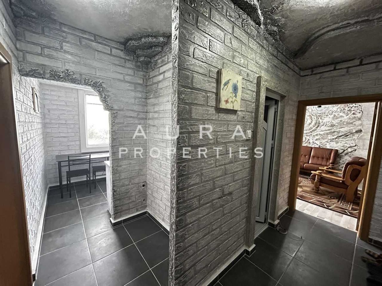 Продава се Двустаен апартамент в Разград, Орел - 63 кв.м за 972 €/кв.м - Снимка #6