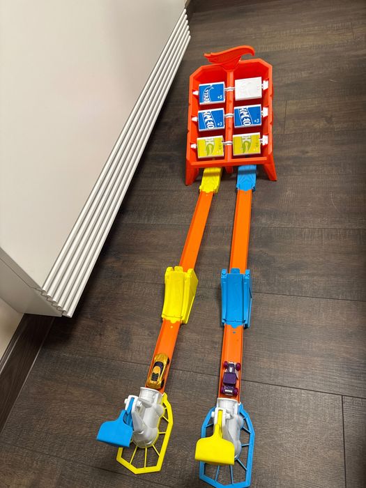 Писта  изстрелвачка Hot wheels с колички