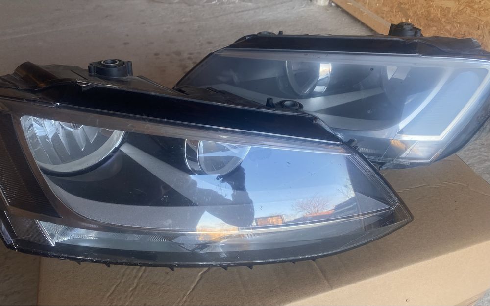 Vând faruri wv jetta 2013